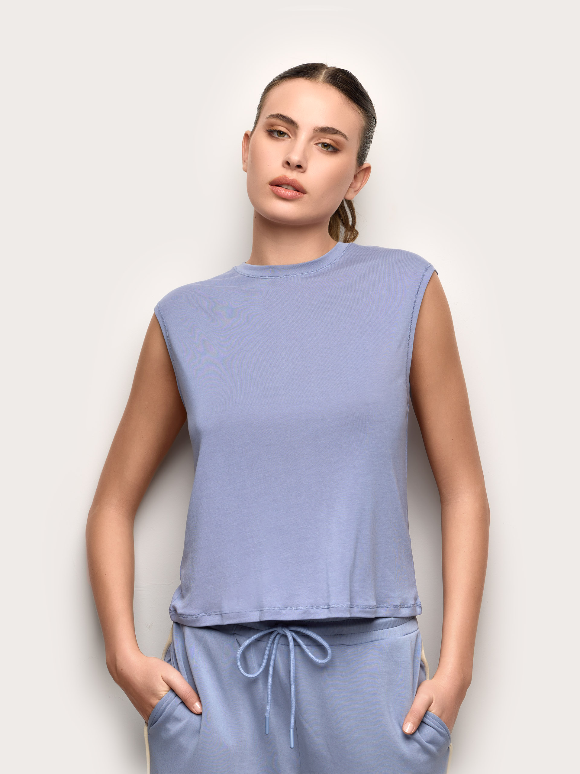 AMAD191006_019_01